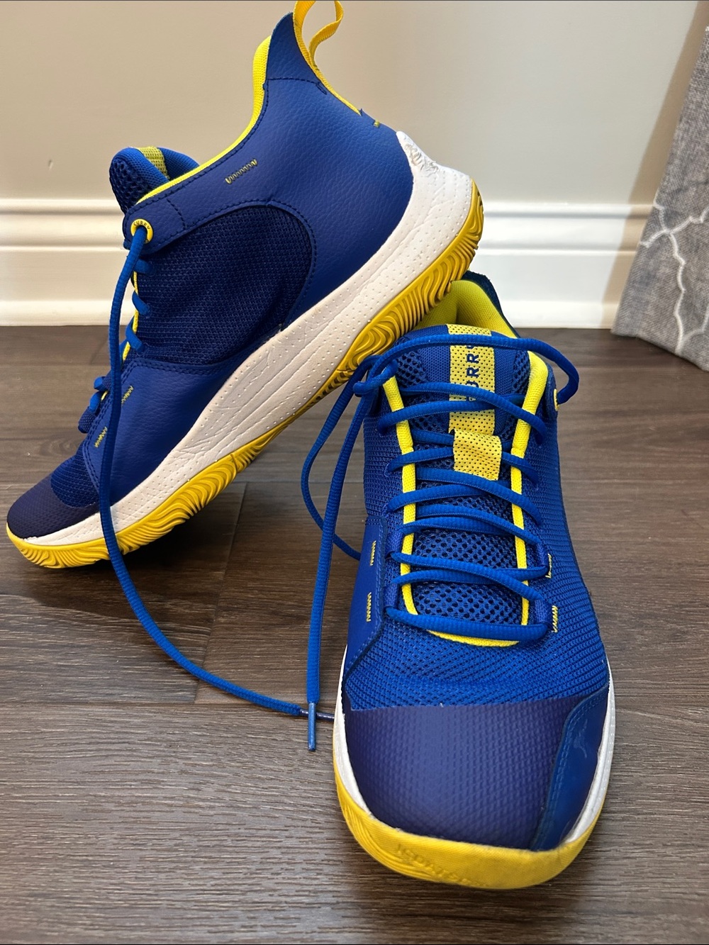 Curry Under Armour size 10
